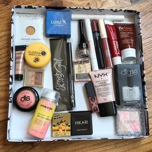 66 piece sample[make-up, brushes, facial products]